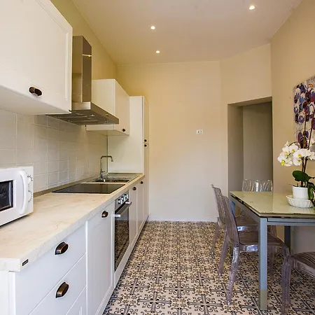 Rachel Trilo Apartmán