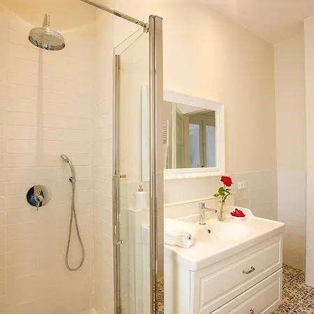 Rachel Trilo Apartmán