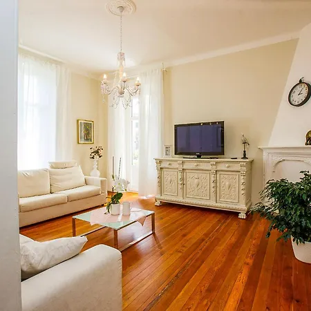 Rachel Trilo Apartamento