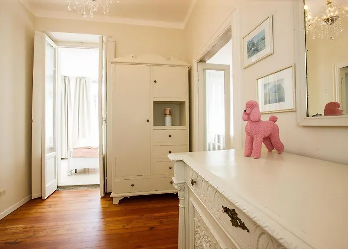 Rachel Trilo 公寓 *