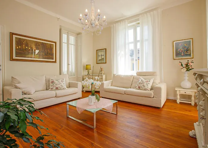 아파트 Rachel Trilo *